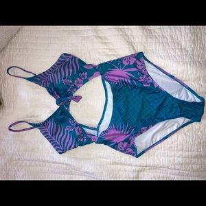 NEVER WORN - ONE PIECE SWIM